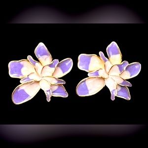 PURPLE & WHITE ENAMELED FLORAL STUD EARRINGS, STERLING SILVER 925 VERMEIL